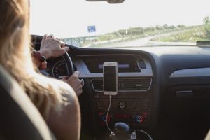 5 Things You Should Never Do While Driving