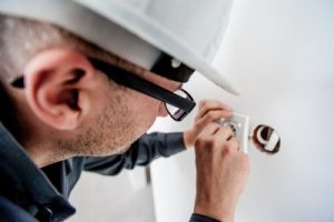 4 Tips For Starting Your Own Electrician Business