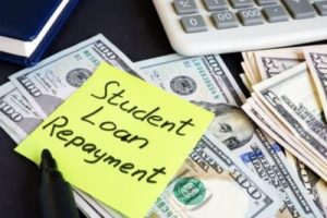 The Benefits and Disadvantages of Private Student Loans