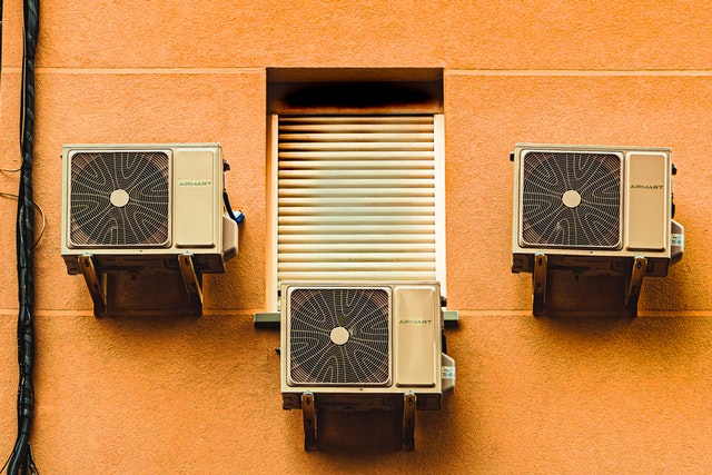 Why Is Your Air Conditioner Noisy? 7 Common Signs and Possible Causes