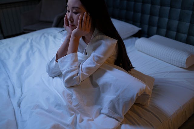 How a Lack of Sleep Can Cause Poor Financial Decisions – 6 Ways to Sleep Better