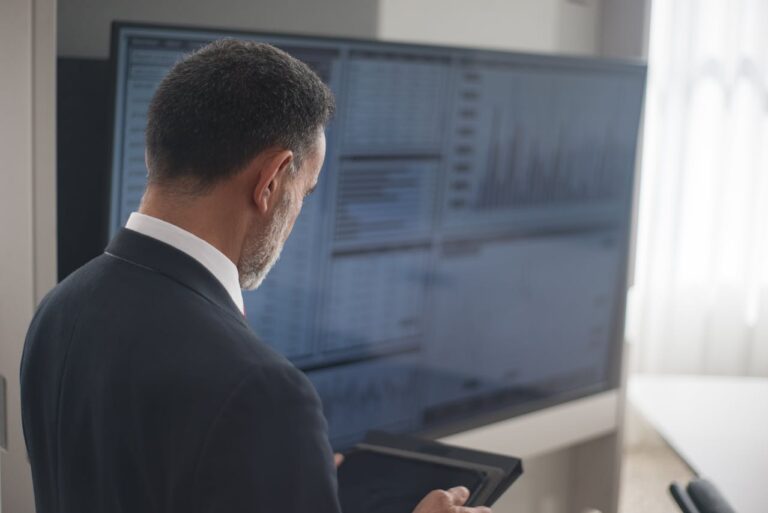 Why It’s Beneficial To Work With A Financial Advisor